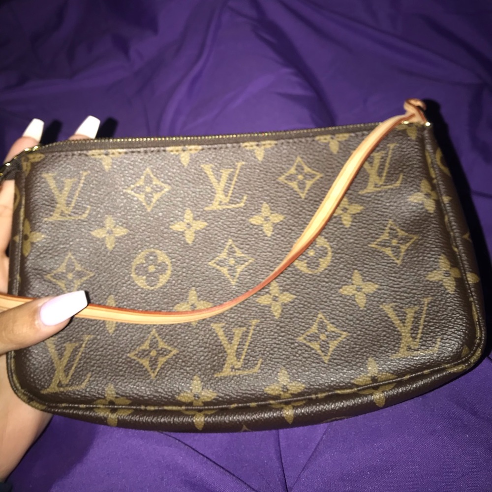 Louis Vuitton Pouchette